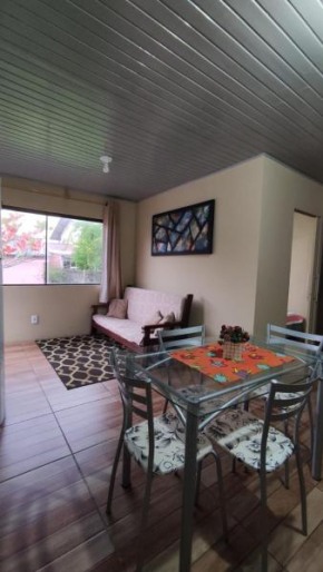 Casa completa com 2 quartos de casal em Torres